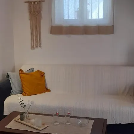 Cozy House In Village Apartmán