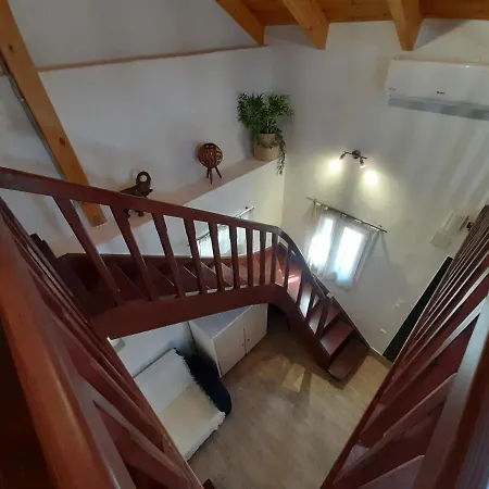 Cozy House In Village Apartmán